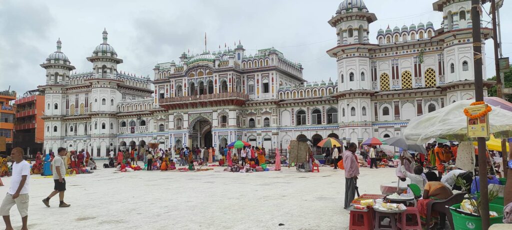 जानकी मन्दिर खुद्रा तथा साना व्यापारीको कब्जामा