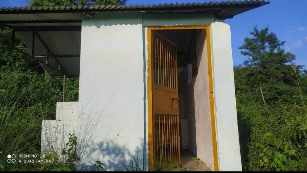 पर्यटन प्रबन्धनको लागी निर्माण भएको कमलदहको भान्सा घर जिर्न अबस्थामा